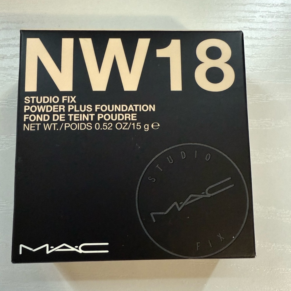 MAC Cosmetics Studio Fix Powder Plus Foundation Original Formula NW18